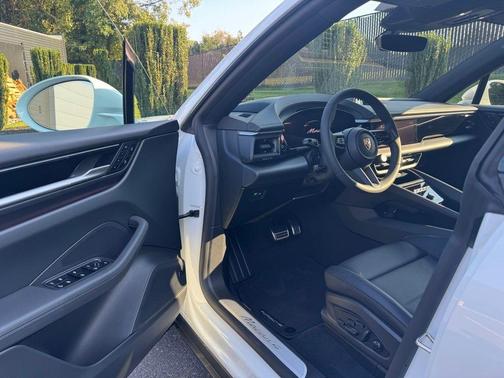 2024 Porsche Macan Electric 4
