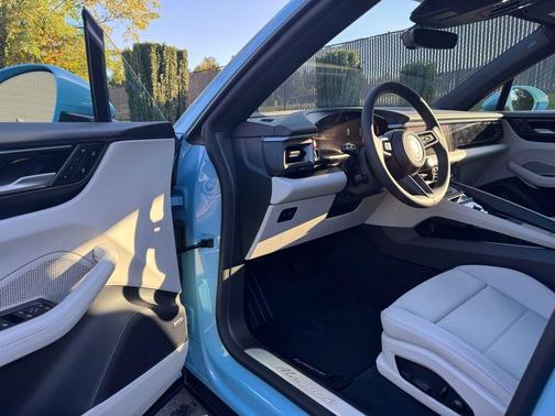 2024 Porsche Macan Electric 4