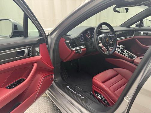 2020 Porsche Panamera GTS