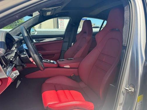 2020 Porsche Panamera GTS