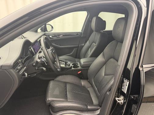 2023 Porsche Macan T