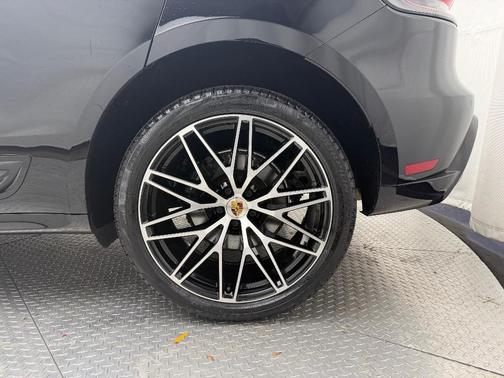 2023 Porsche Macan T