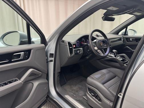 2022 Porsche Cayenne Platinum Edition