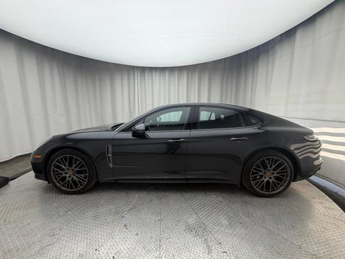 2023 Porsche Panamera 4 Platinum Edition