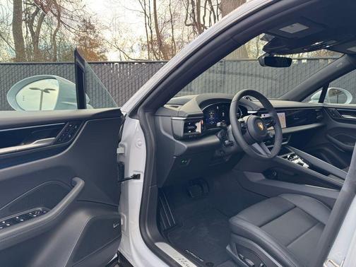 2025 Porsche Macan Electric Base