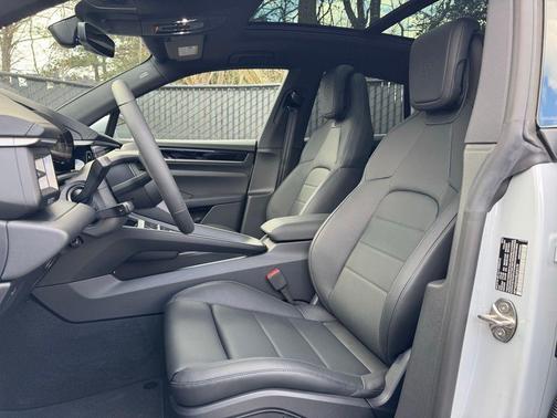 2025 Porsche Macan Electric Base