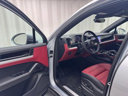 2025 Porsche Cayenne AWD