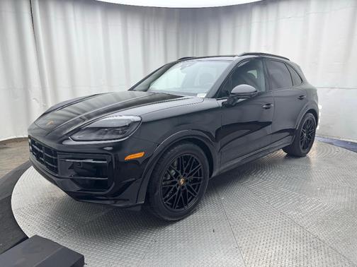 2025 Porsche Cayenne GTS