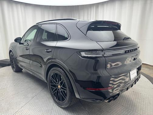 2025 Porsche Cayenne GTS