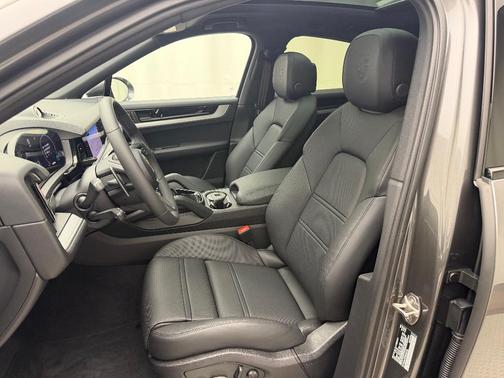 2026 Porsche Cayenne AWD