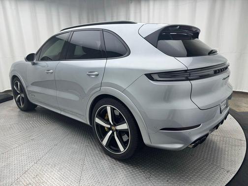 2025 Porsche Cayenne GTS