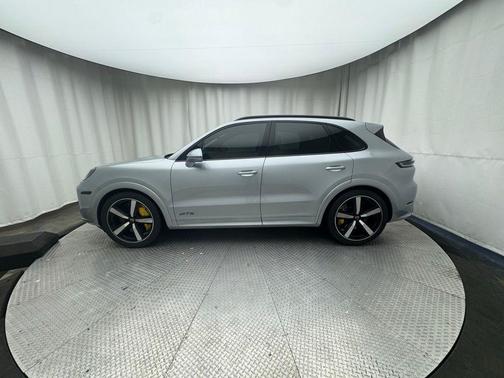 2025 Porsche Cayenne GTS