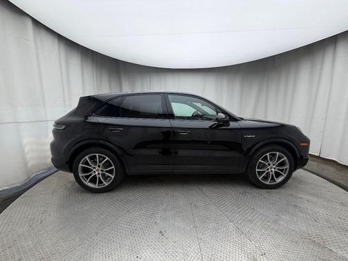 2026 Porsche Cayenne AWD