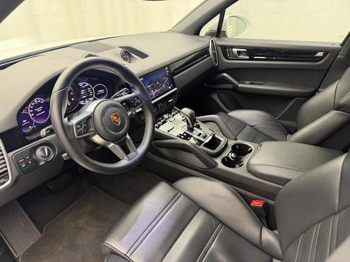 2023 Porsche Cayenne Platinum Edition