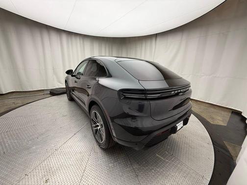 2025 Porsche Macan 4