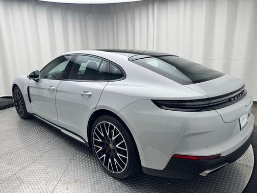 2025 Porsche Panamera Base