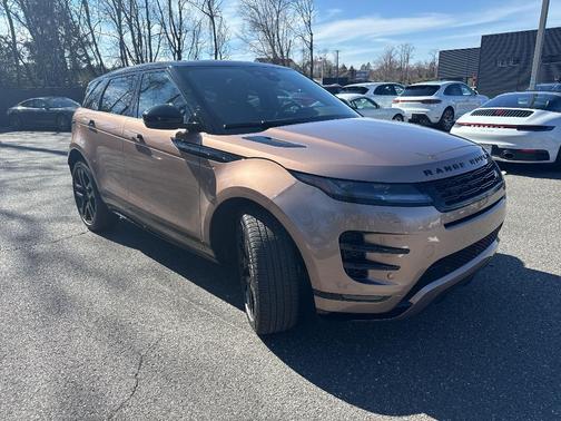 Corinthian Bronze 2024 Land Rover Range Rover Evoque Dynamic SE