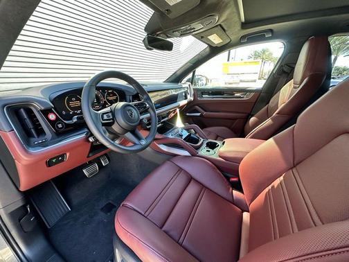 2025 Porsche Cayenne Turbo