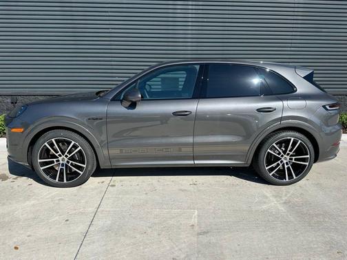 2025 Porsche Cayenne Turbo