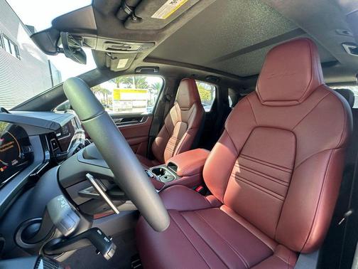 2025 Porsche Cayenne Turbo