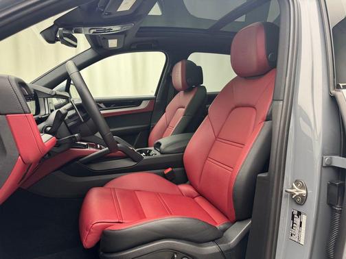 2025 Porsche Cayenne S