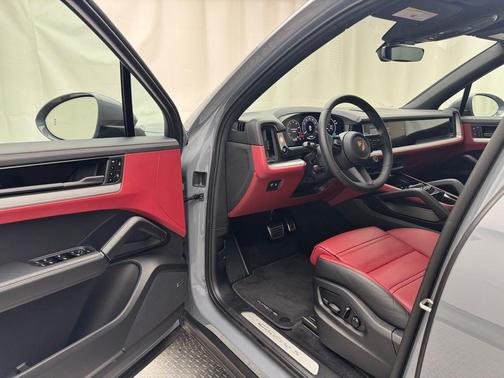 2025 Porsche Cayenne S