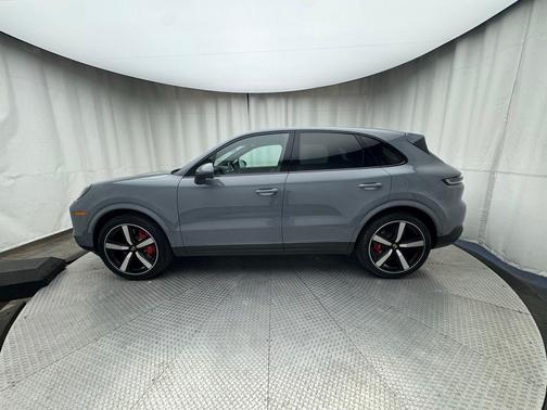 2025 Porsche Cayenne S