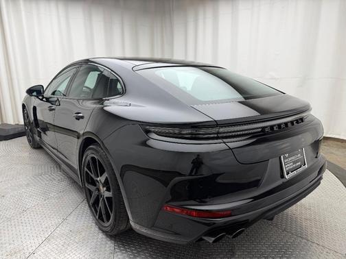 2024 Porsche Panamera 4