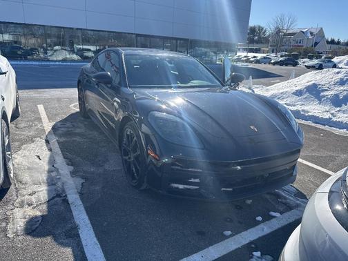 2024 Porsche Panamera 4