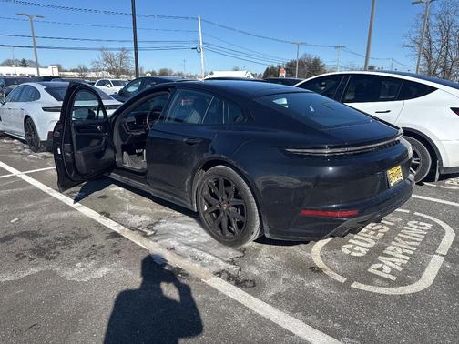 2024 Porsche Panamera 4