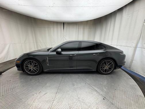 2023 Porsche Panamera 4 Platinum Edition