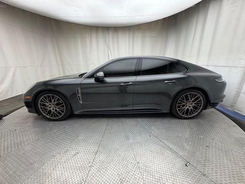 2023 Porsche Panamera 4 Platinum Edition