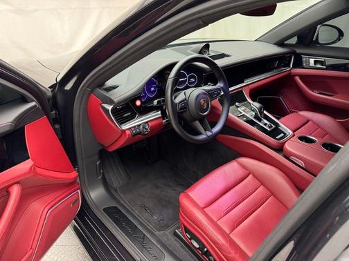2023 Porsche Panamera 4 Platinum Edition