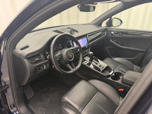 2022 Porsche Macan Base