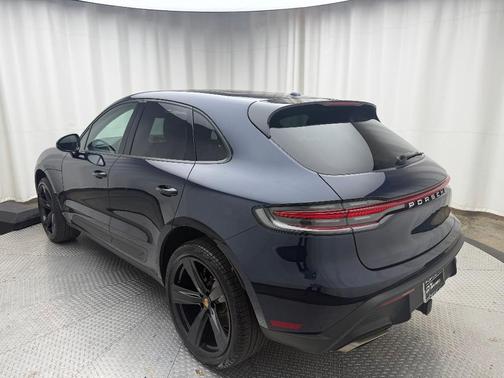 2022 Porsche Macan Base