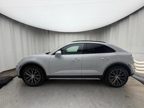 2026 Porsche Macan 4