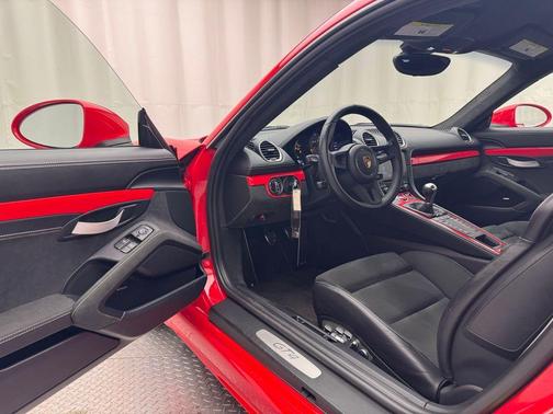 2021 Porsche 718 Cayman GT4