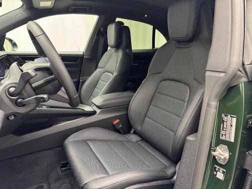 2026 Porsche Macan 4