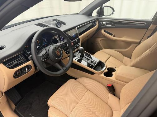 2025 Porsche Macan 