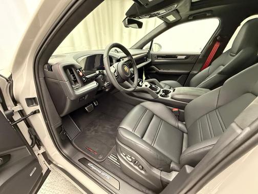 2026 Porsche Cayenne GTS