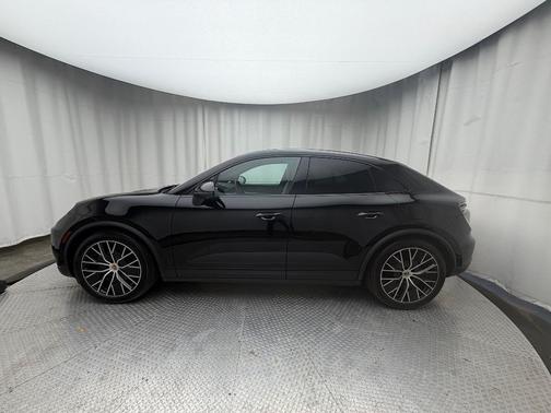 2025 Porsche Macan 4