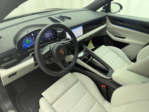 2025 Porsche Macan 4