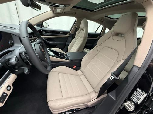 2026 Porsche Panamera Base