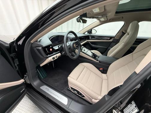 2026 Porsche Panamera Base