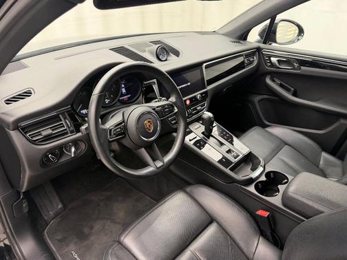 2023 Porsche Macan T