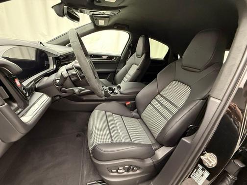 2025 Porsche Cayenne Turbo