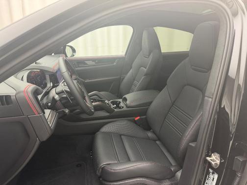 2026 Porsche Cayenne GTS