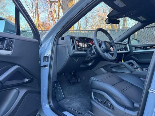 2025 Porsche Cayenne AWD