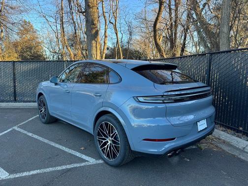 2025 Porsche Cayenne AWD