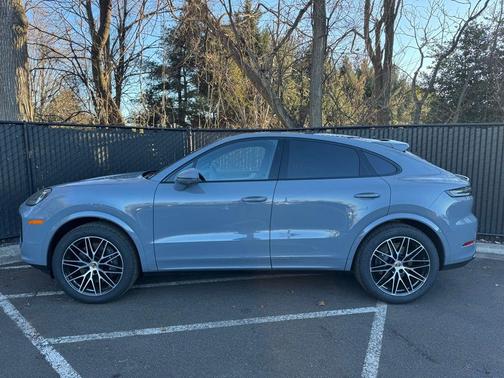 2025 Porsche Cayenne AWD